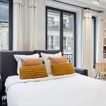 Modern 2-Bed Apt In Paris With Great Transportation Links