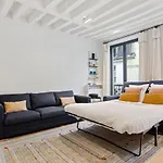 Modern 2-Bed Apt In Paris With Great Transportation Links