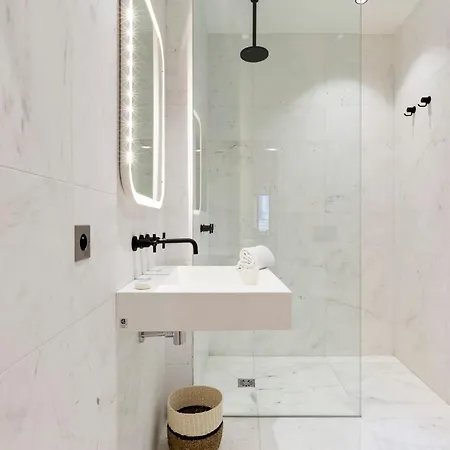 Modern 2-bed Apt In With Great Transportation Links Appartamento