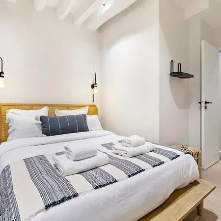 Modern 2-bed Apt In With Great Transportation Links *